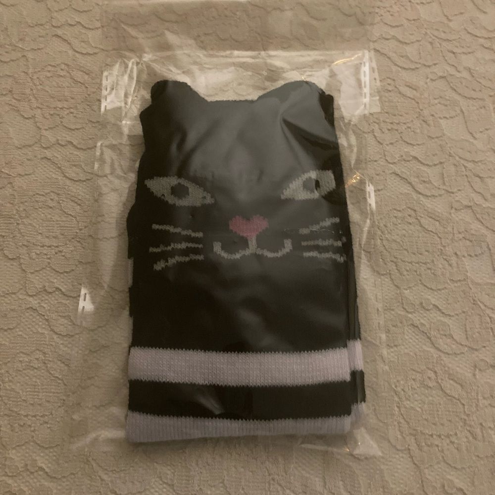 Cat 🐈⬛ Face Baby Socks - Picture 2 of 7